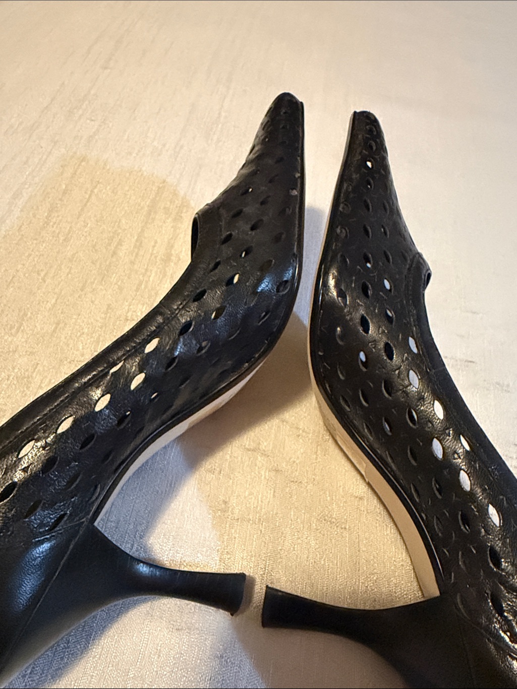 Franco Sarto Women’s Black Perforated Pointed-Toe Kitten Heel Pumps Size 7.5 — image 8 of 8